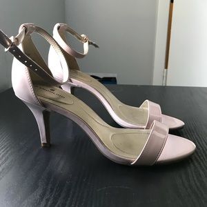 BANDOLINO STRAP HEELS